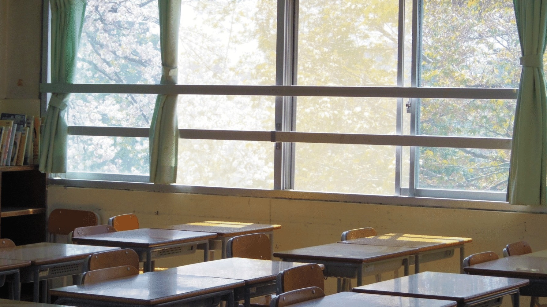 学校の窓際、屋上