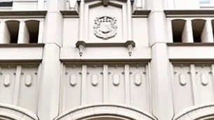 学園の校門